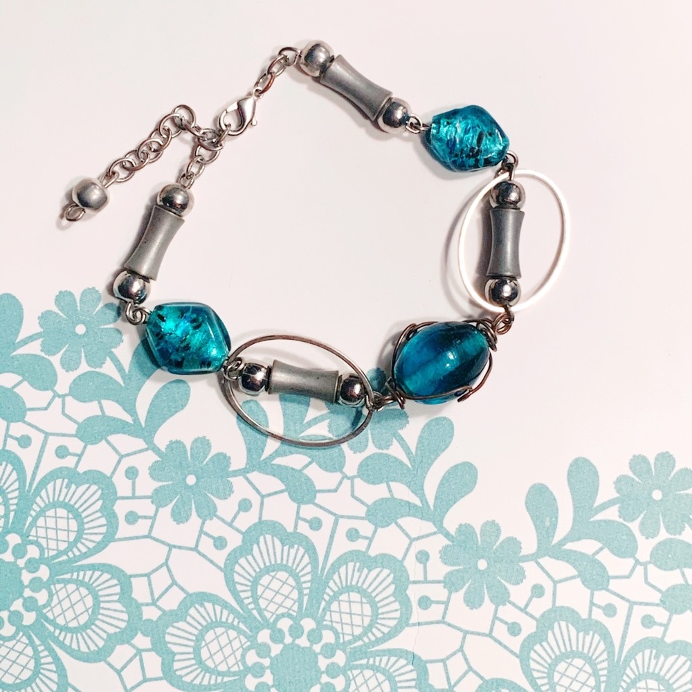 💙 3/25$ Artisanal themed beaded bracelet